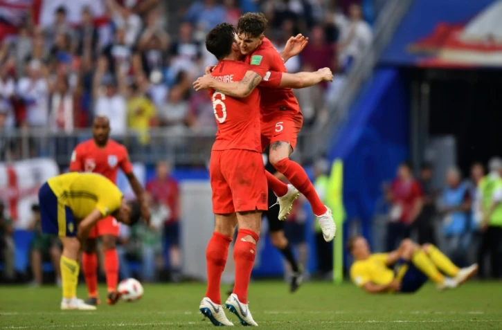 Le bonheur des Anglais Harry Maguire et John Stones qualifiés pour les demi-finales du Mondial, à l'issue du match contre la Suède à Samara, le 7 juillet 2018