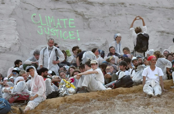 Des militants pour le climat occupent la mine de charbon de Garzweiler (Allemagne), le 22 juin 2019