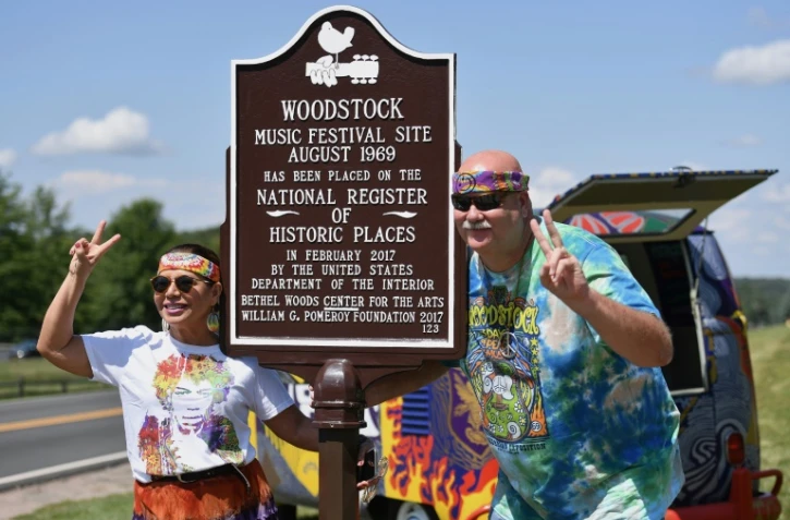 Le lieu du festival de Woodstock est devenu site historique et de nombreux pélerins s'y rendent pour revivre ou s'imaginer vivre l'évènement  