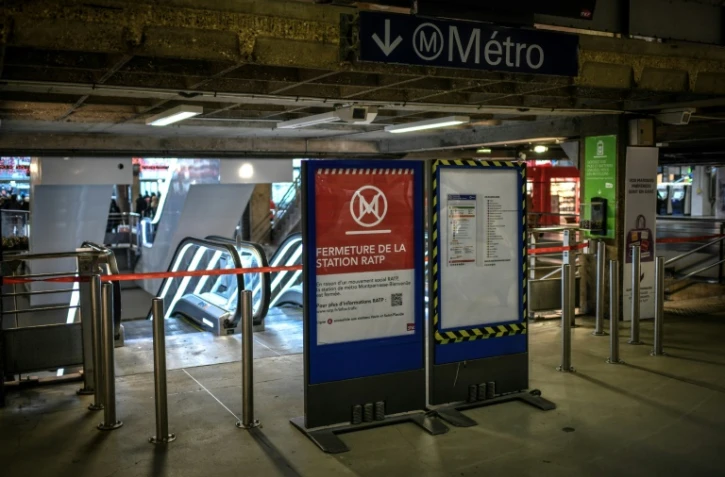 Fermeture d'une station de métro pendant une grève à la RATP en janvier 2020 à Paris