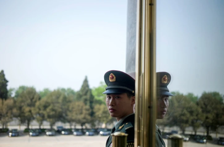 Un garde à Pékin le 28 avril 2016