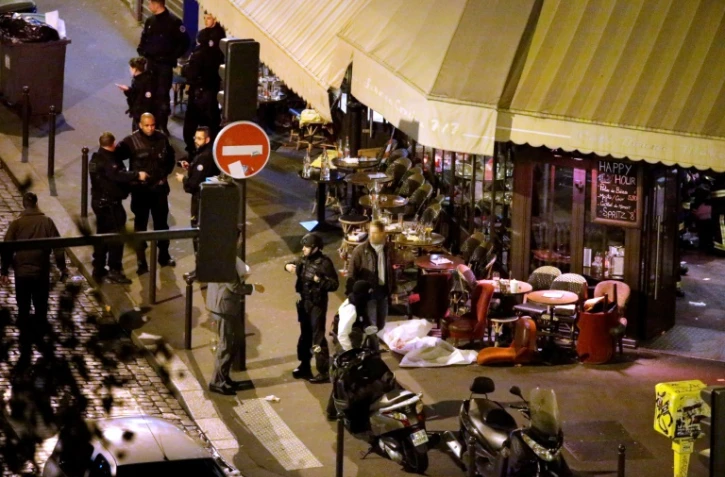 Devant le café "A la Bonne Bière", le soir du 13 novembre 2015