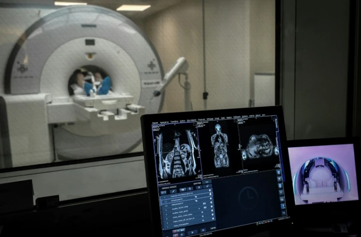 Depistage d'un cancer sur un patient avec un IRM, le 5 juin 2019 à l'hôpital Mondor à Créteil