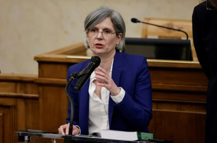 La députée écologiste Sandrine Rousseau présente le rapport de la commission d'enquête de l'Assemblée nationale sur les violences sexuelles dans la culture, le 9 avril 2025 à Paris 
