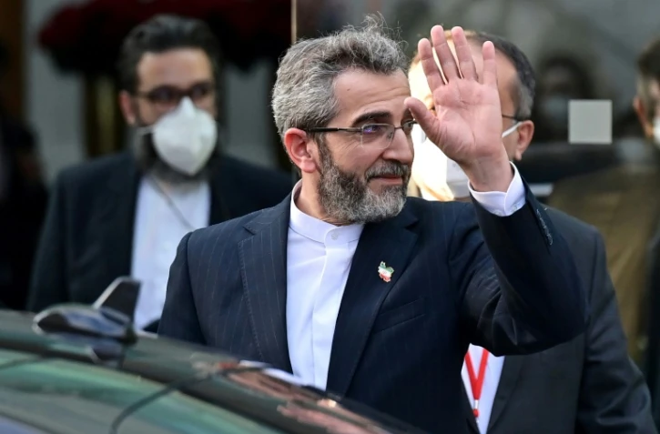 Le négociateur iranien Ali Bagheri Kani quitte le site des négociations sur le programme nucléaire iranien le 3 décembre 2021 à Vienne