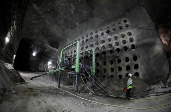 Vue du chantier d'un cimetière souterrain dans l'ouest de Jérusalem, le 21 novembre 2017