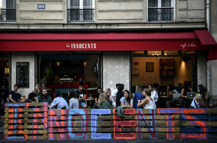  Terrasse d'un restaurant parisien le 22 juillet 2020 au temps de la crise sanitaire