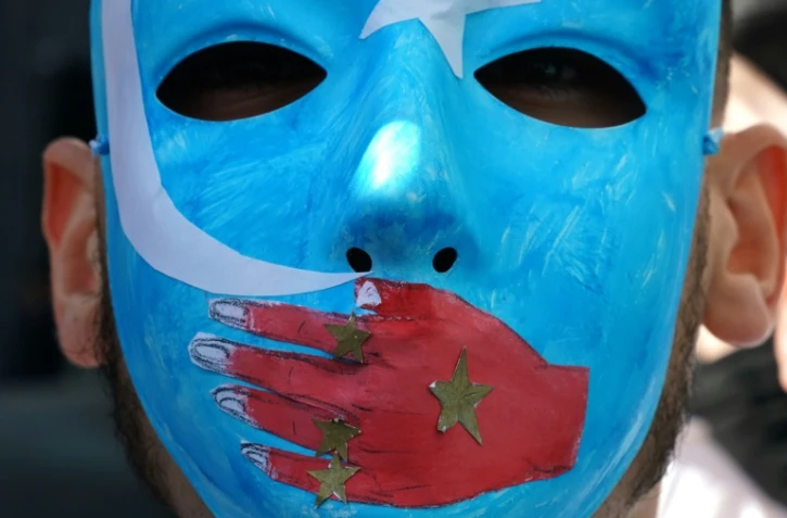 Sur cette photo d'archive prise le 5 février 2019, des personnes manifestent lors d'un rassemblement ouïghour devant la mission américaine auprès des Nations unies, pour encourager le département d'Etat à lutter pour la liberté de la population ouïghoure à majorité musulmane