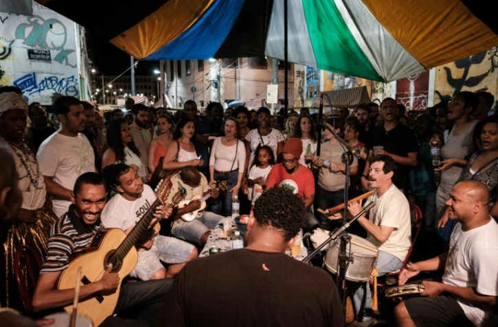 Un concert de la samba à Pedra do Sal où la samba est née, à Rio de Janeiro, le 21 novembre 2016