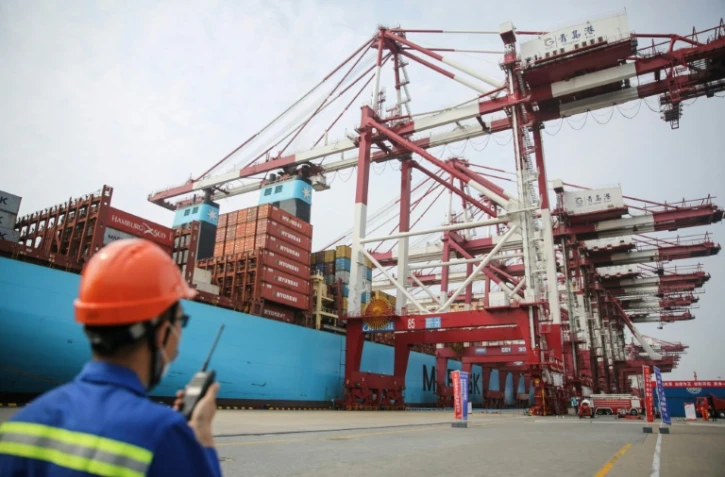 Un port de chargement pour les cargos, le 2 juillet 2020 Ă Qingdao (est de la Chine)