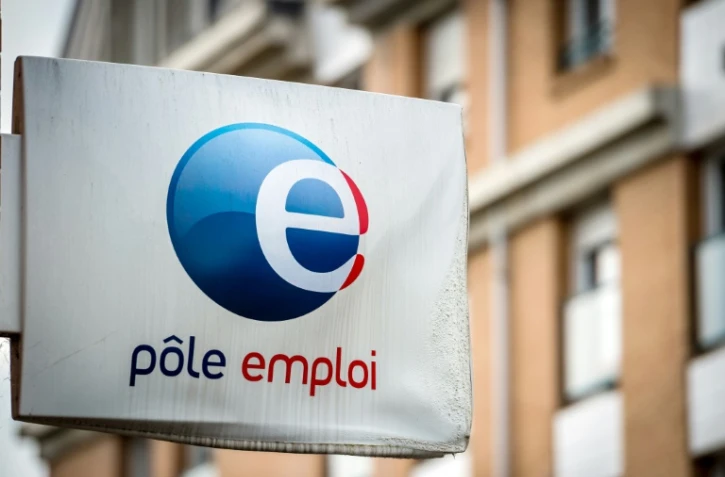 Photo prise le 30 juillet 2014 montrant le logo Pôle Emploi, à Villeneuve d'Ascq au nord de la France