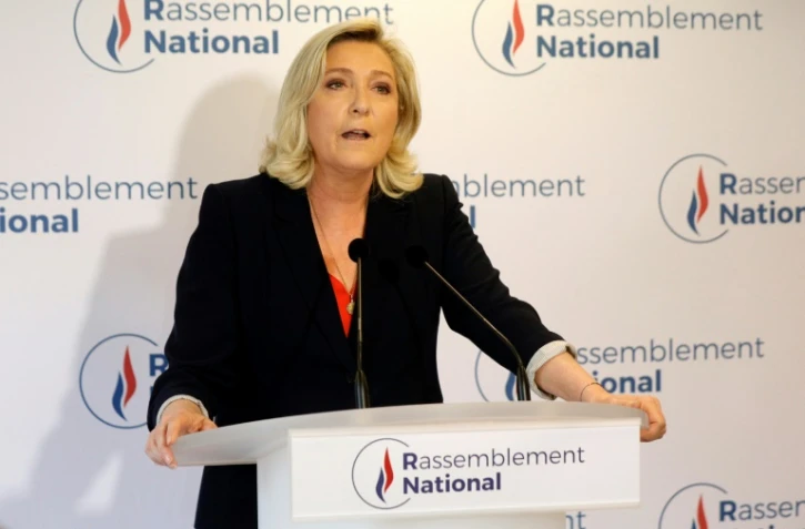 La présidente du RN Marine Le Pen s'adresse à la pesse le 27 juin 2021 après les résultats des élections régionales, à Nanterre