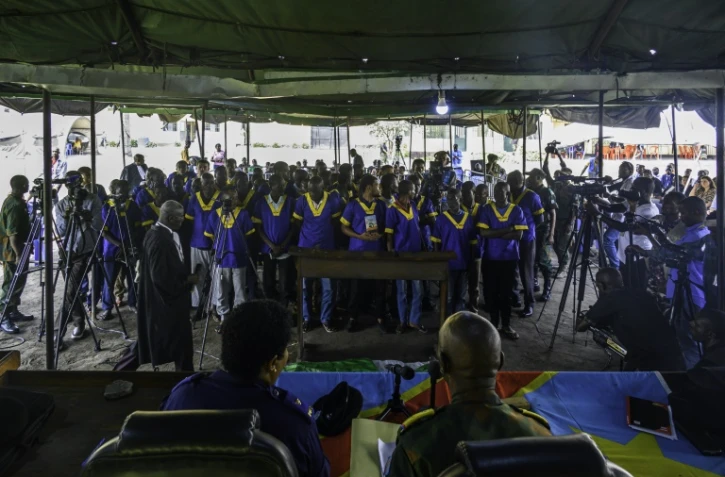 Les accusés de la tentative de coup d'Etat assistent au verdict du procès à la prison de Ndolo à Kinshasa, le 13 septembre 2024 en RDC