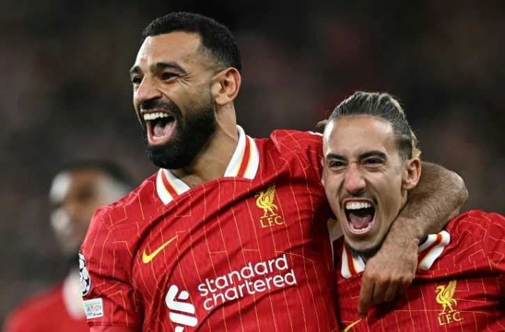 L'attaquant égyptien de Liverpool Mohamed Salah (g.) après son but à domicile en Ligue des champions contre Bologne, le 2 octobre 2024