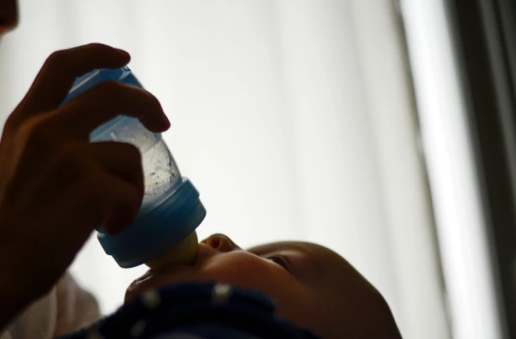 Lait contaminé Lactalis: la réponse des autorités mise en cause