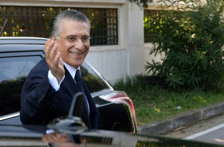 Le candidat à la présidentielle Nabil Karoui devant son domicile de Carthage, près de Tunis, le 10 octobre 2019 au lendemain de sa sortie de prison