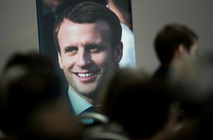 Une affiche du président français Emmanuel Macron pour la campagne des législatives à Angers, dans l'ouest de la France, le 7 juin 2017