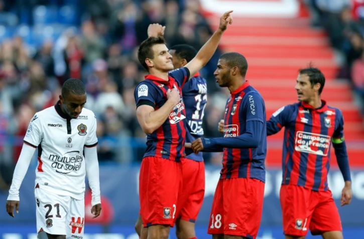 L'attaquant Ivan Santini inscrit le but de la victoire sur penalty en faveur de Caen face à Nice au stade Michel d'Ornano, le 6 novembre 2016 