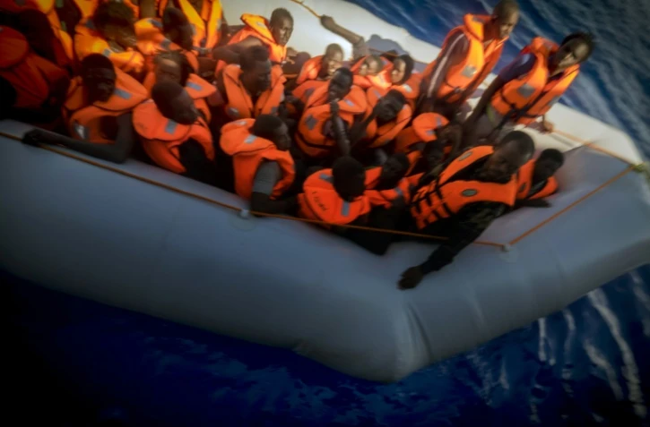 Opération de sauvetage de migrants par Médecins sans Frontières le 28 septembre 2015 au large de la Libye