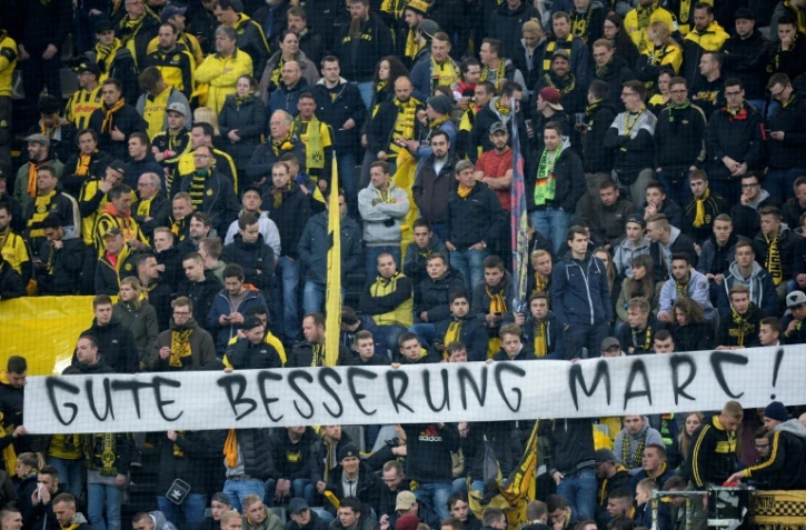 Message de bon rétablisssement adressé par les supporters du Borussia à Marc Bartra, le 12 avril 2017 à Dortmund
