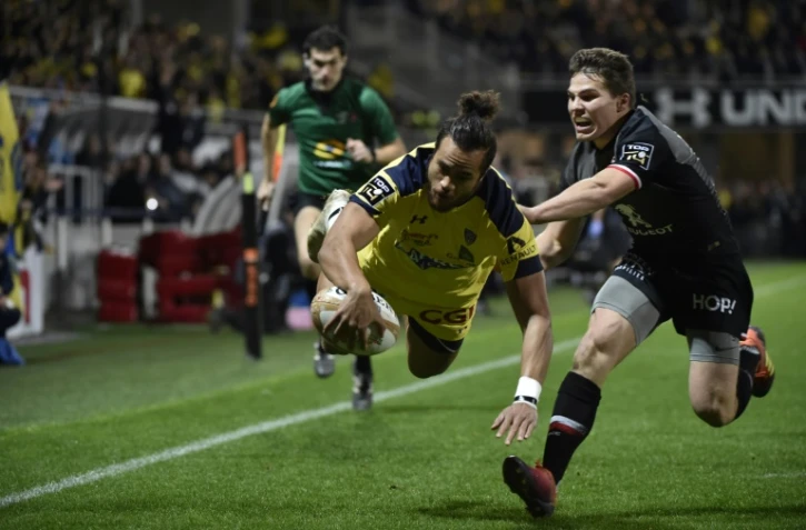 Le centre australien de Clermont Peter Betham (c) inscrit un essai lors du match nul à domicile 20-20 face à Toulouse en 12e journée de Top 14 le 23 décembre 2018