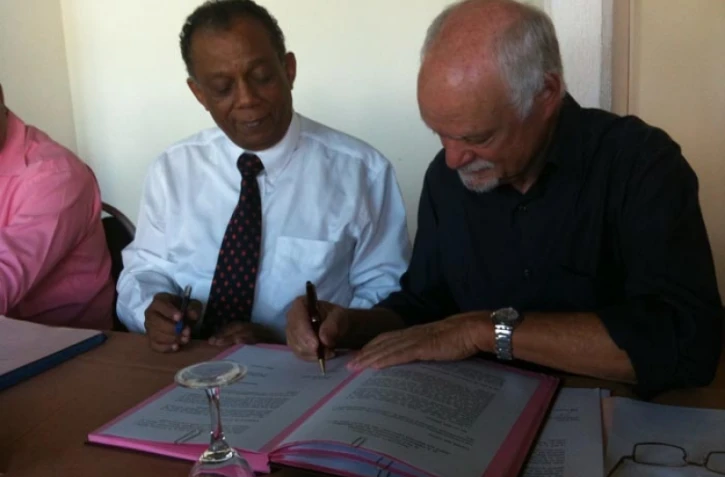 Dimanche 6 février 2011: Signature de l'accord d'alliance PS - PCR dans le cadre des cantonales de mars 2011