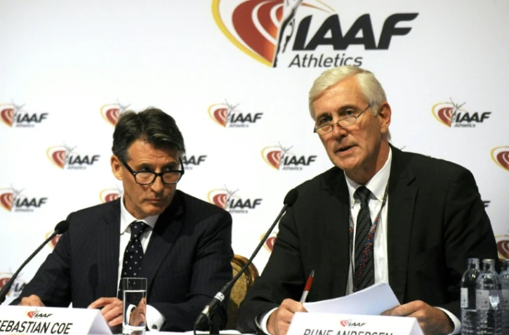 Le président de l'IAAF Sebastian Coe (g) et le Norvégien Rune Andersen, président de la Task Force consacrée à la Russie, le 17 juin 2016 à Vienne