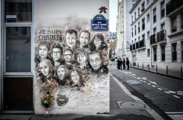 Une fresque représentant les victimes de l'attentat contre Charlie Hebdo photographiée le 7 janvier 2019 sur un mur des anciens locaux du journal à Paris
