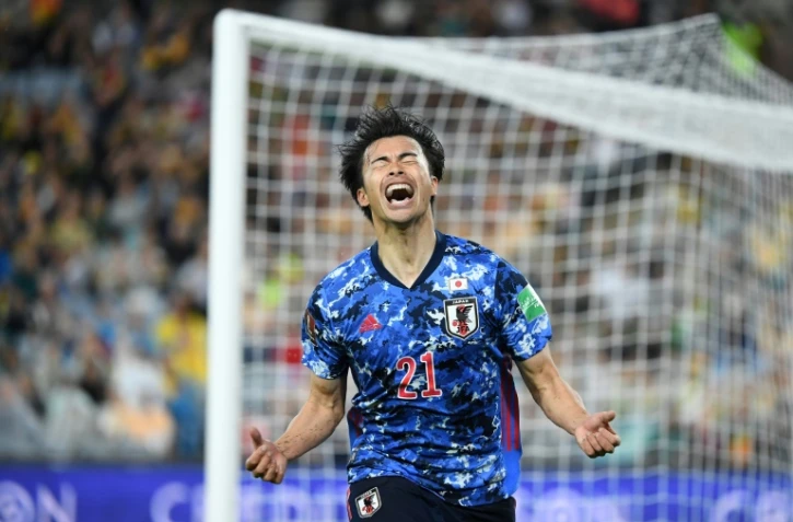 L'attaquant japonais Mitoma célèbre l'un de ses deux buts ayant envoyé le Japon au Mondial-2022 grâce au succès 2-0 contre l'Australie à Sydney, le 24 mars 2022.