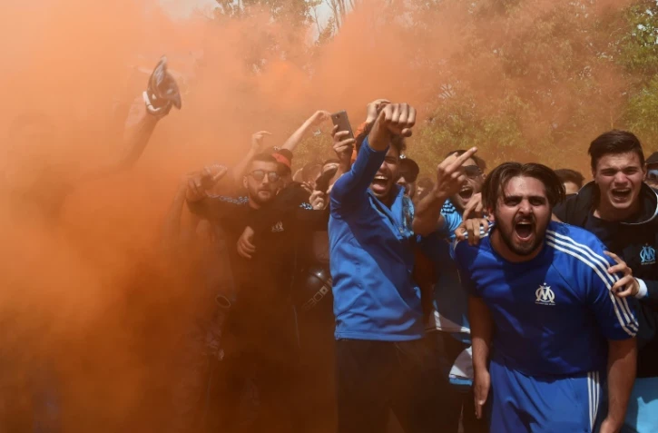 Les supporters de l'OM venus encourager leur équipe lors du dernier entraînement avant le départ pour Salzbourg, le 2 mai 2018