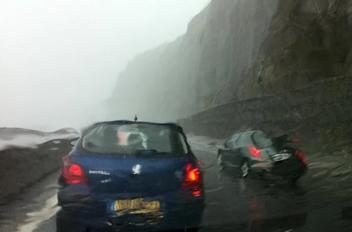 Lundi 14 Février 2011

Forte pluie sur la route du littoral