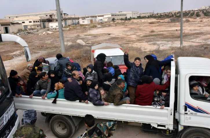 Des civils fuient les quartiers d'Alep-Est, le 29 novembre 2016 