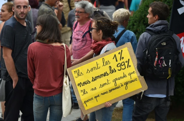 Entre 400 et 500 personnes ont participé à un "contre-meeting unitaire" devant la mairie de Colomiers, à l'appel de six syndicats, dont la CGT, rejoints par le NPA, le Parti de gauche et les Jeunes communistes