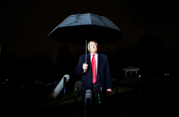 Le président américain Donald Trump répond aux questions des journalistes depuis les jardins de la Maison Blanche le 10 décembre 2019