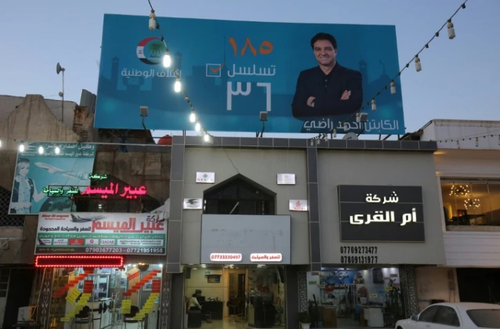 Photo d'une affiche de campagne prise le 23 avril 2018 à Bagdad montrant Ahmed Radhi, un ancien international de football irakien aujourd'hui candidat aux législatives