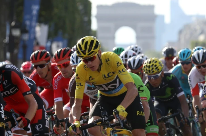 Le maillot jaune britannique Chris Froome à l'arrivée de la 21e et dernière étape du Tour de France à Paris, le 24 juillet 2016