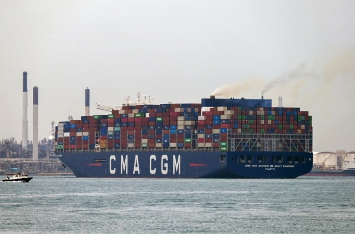 Un porte-conteneurs quitte le terminal portuaire de Pasir Panjang à Singapour, le 4 avril 2025