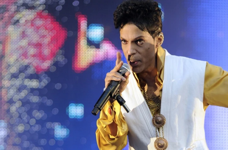 Le chanteur Prince le 30 juin 2011 sur la scène du Stade de France