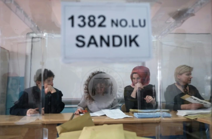 Dans un bureau de vote d'Istanbul pendant les élections municipales du 31 mars 2019