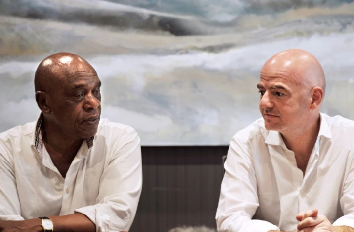 Les candidats à la présidence de la Fifa Tokyo Sexwale et Gianni Infantino, le 22 février 2016 au Cap