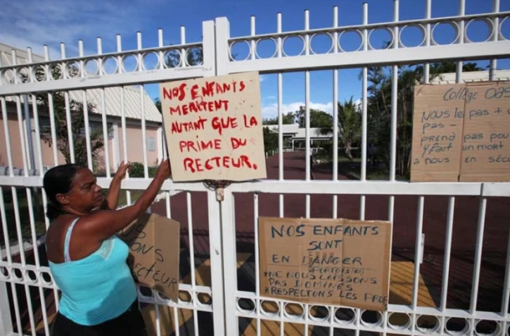 Lundi 7 Mars 2011

Manifestation des parents d'élèves devant le collège l'oasis au Port