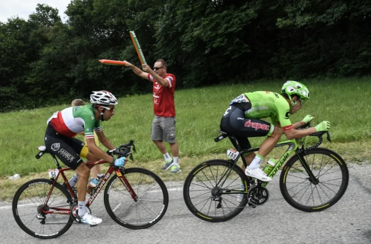L'Italien Fabio Aru derrière le Colombien Rigoberto Uran entre Nantua et Chambéry lors de la 9e étape du Tour, le 9 juillet 2017