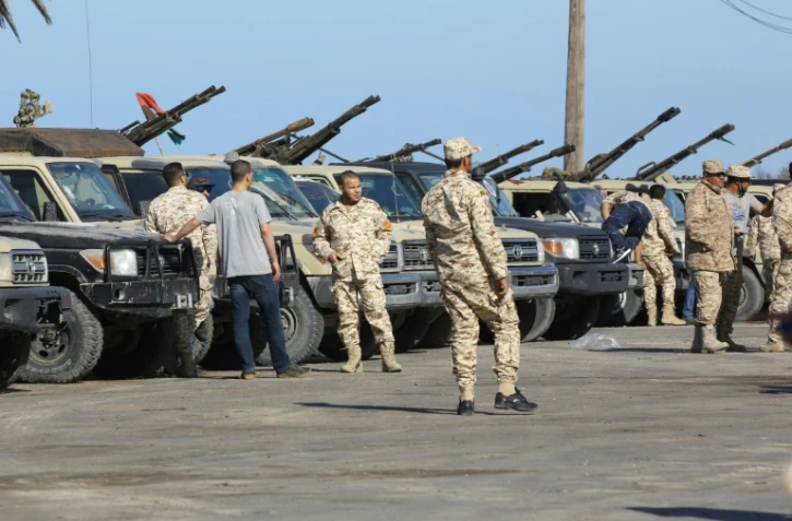 Des forces loyales au Gouvernement d'union nationale libyen arrivent dans les faubourgs de Tripoli, le 6 avril 2019