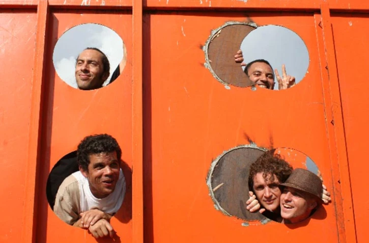 Premier album du groupe Lao.