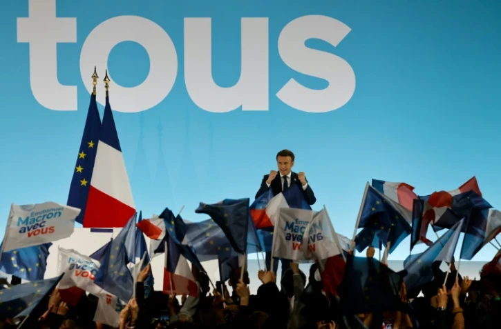 Le président Emmanuel macron s'adresse à ses soutiens, le 10 avril 2022 à Paris 