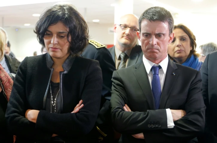 Le Premier ministre Manuel Valls et la ministre du Travail Myriam El Khomri en visite dans une agence Pôle emploi de Mulhouse, le 22 février 2016