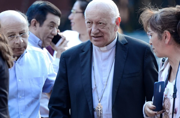 Le cardinal chilien Riccardo Ezzati, dont le pape Français a accepté la démission, fait ses adieux au collège de la Congrégation des Sacrés-Coeurs à Santiago, le 23 mars 2019