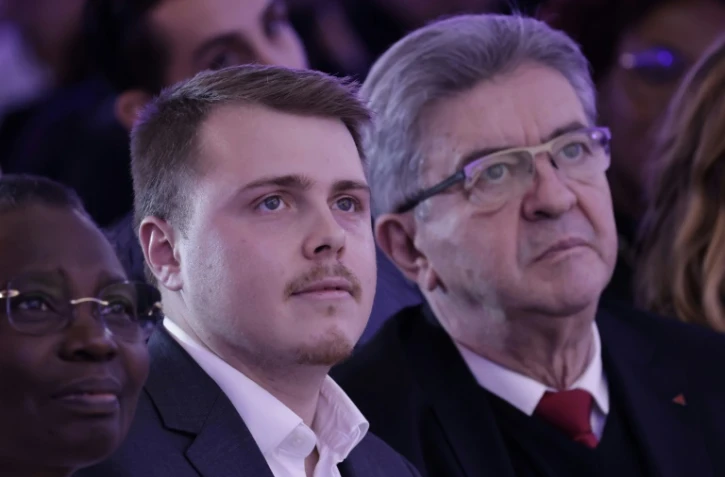 Le député LFI Louis Boyard candidat à la mairie de Villeneuve-Saint-Georges, près de Paris, avec le leader insoumis Jean-Luc Mélenchon, le 23 janvier 2025.