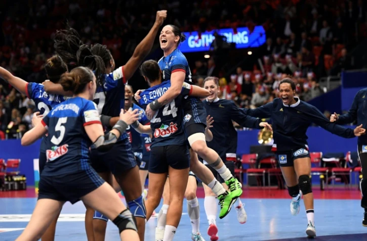 Les Françaises en liesse après leur victoire sur le Danemark à l'Euro, le 18 décembre 2016 à Göteborg