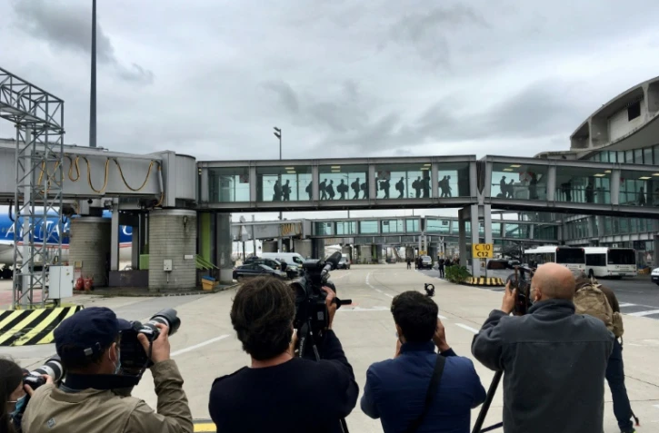 Capture d'une vidéo AFP  des premiers Français évacués d'Afghanistan et arrivant à l'aéroport de Roissy le 17 août 2021